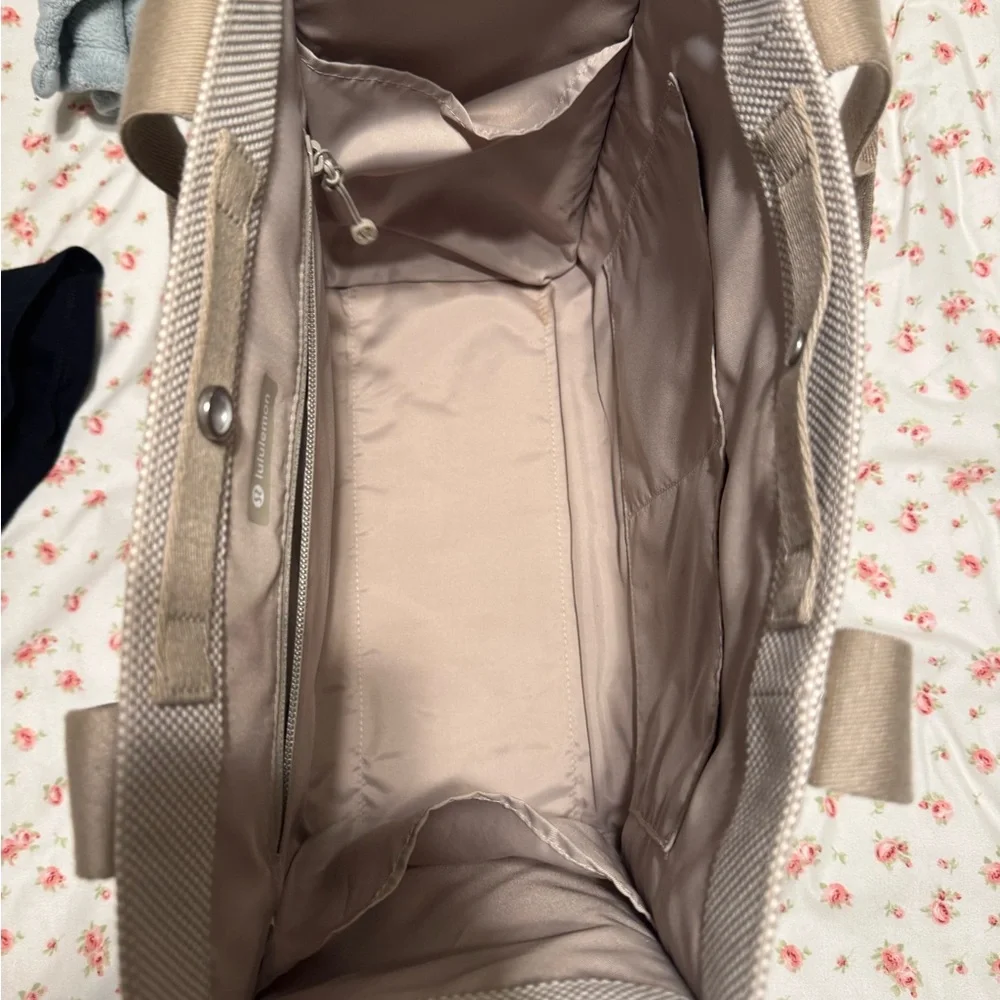 Used - Picture 2 of 2